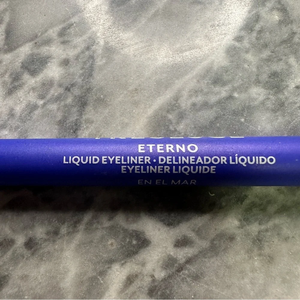 Tresluce‎ Liquid Eyeliner